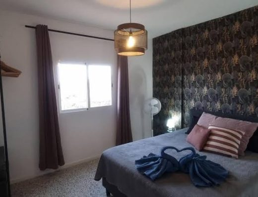 Apartamento con terraza y piscina en Arico