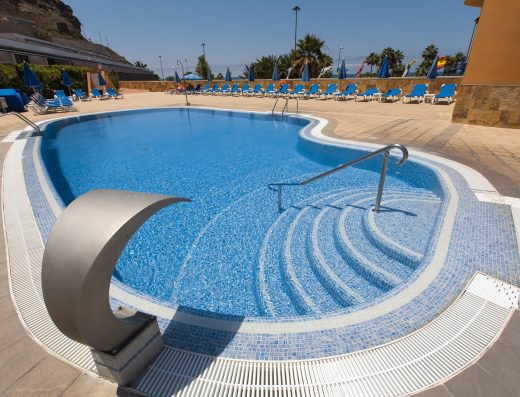 Apartamentos Amadores Beach