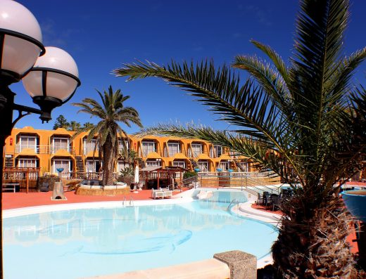 Aparthotel La Pirámide