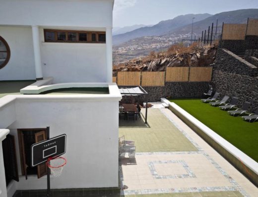 Villa González