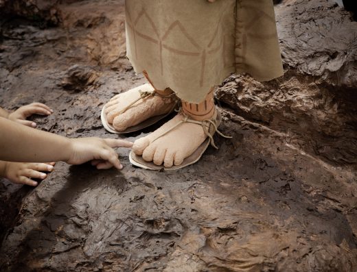 Visita en compañía de títeres: titereANDO en Cueva Pintada