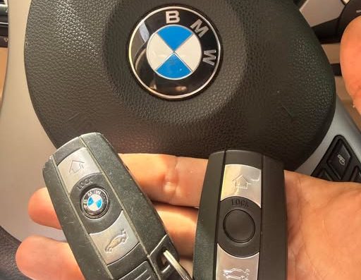 Llave original y duplicado de un BMW