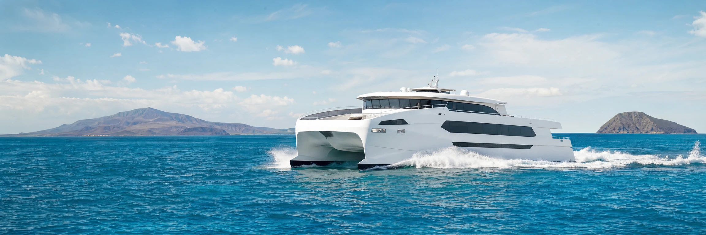 Ferry rápido navegando entre las Islas Canarias