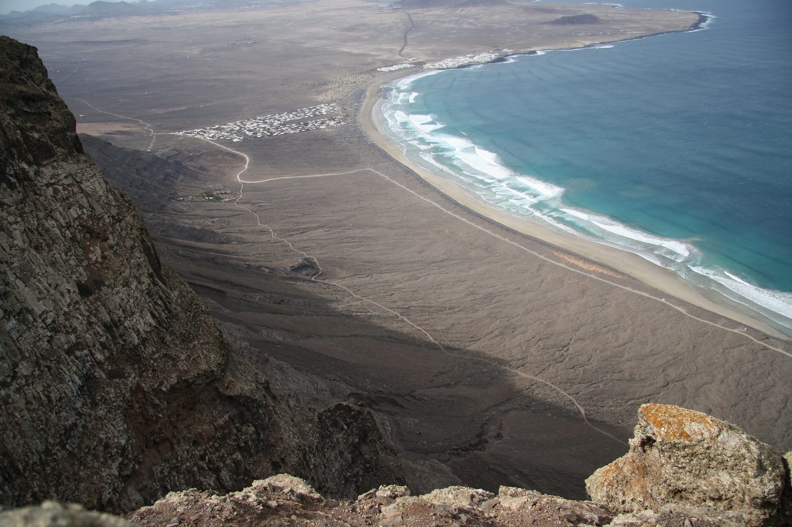Playa de Famara (Lanzarote): la grande spiaggia selvaggia del nord-ovest (Lanzarote)