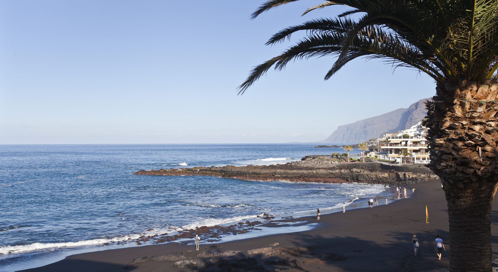 Playa de la Arena (Tenerife): arena negra en Puerto de Santiago (Tenerife)