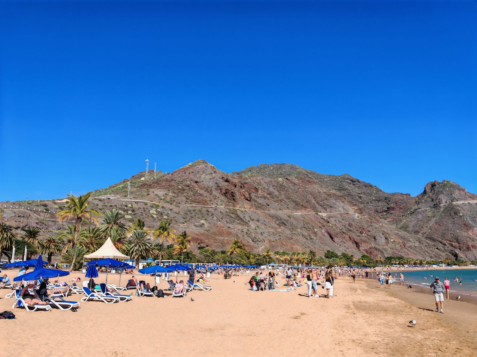 Playa de Las Teresitas (Tenerife): arena dorada junto a Santa Cruz (Tenerife)
