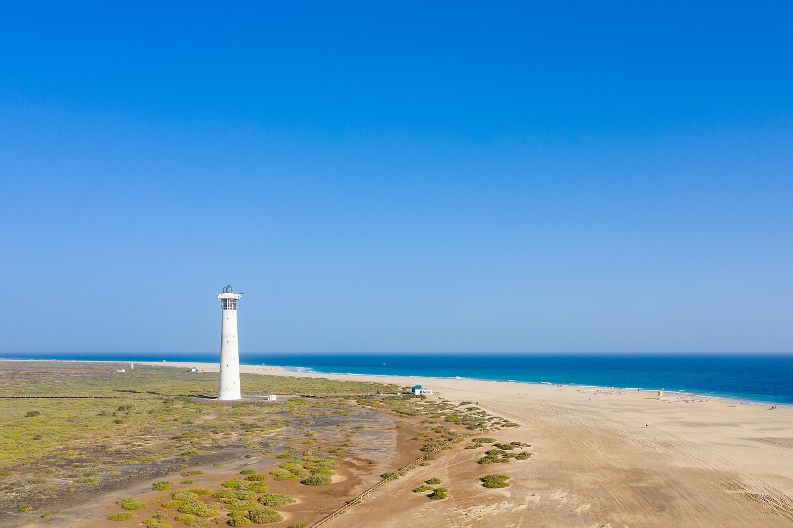 Playa del Matorral (Morro Jable): faro, saladar y playa (Fuerteventura)