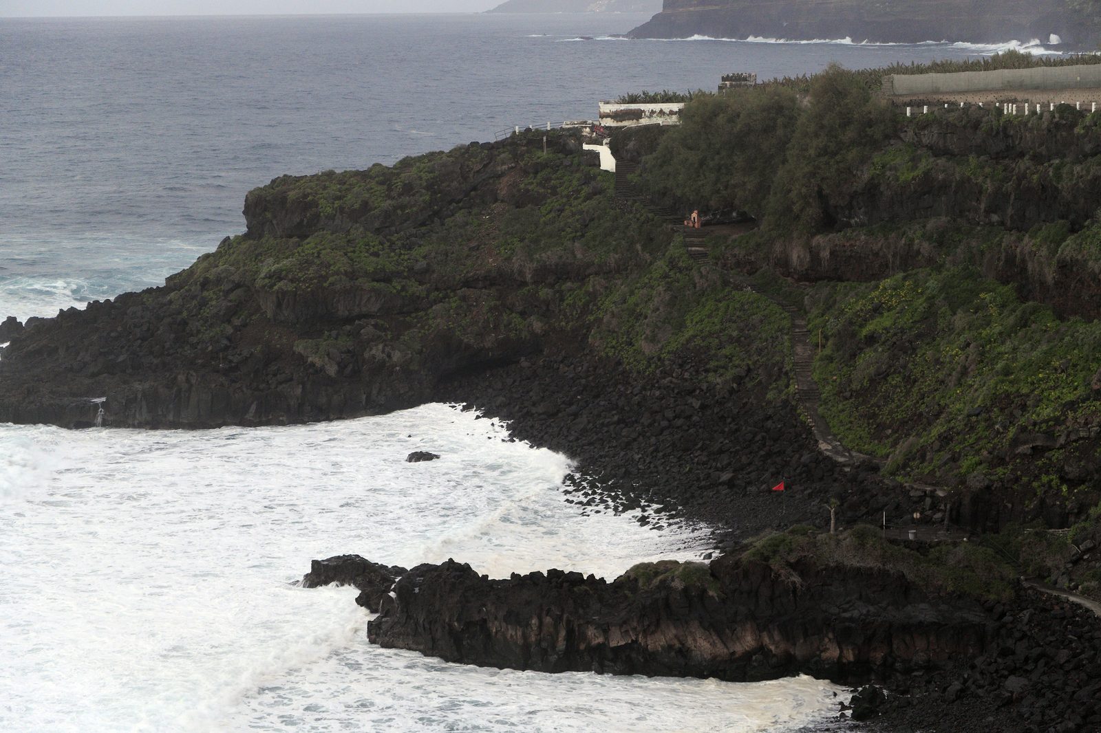 Playa El Bollullo (Tenerife): arena negra y costa salvaje del norte (Tenerife)