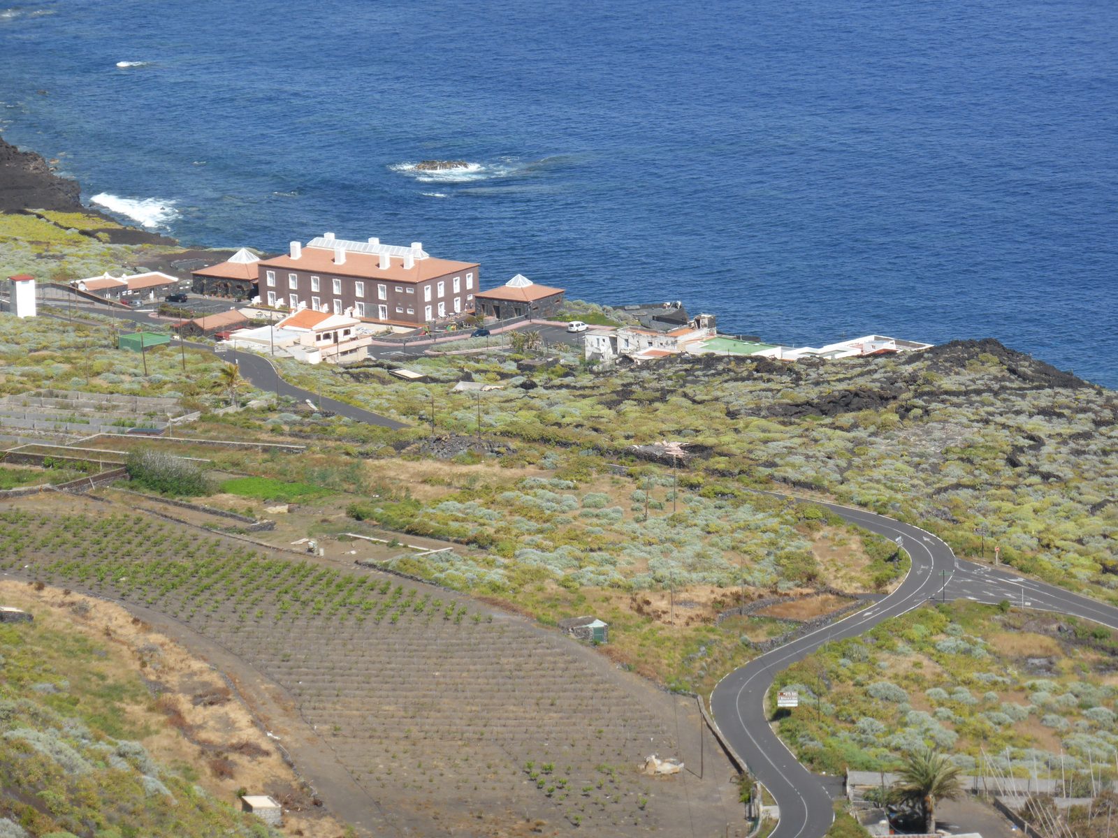 Pozo de la Salud (El Hierro): balneario histórico junto a Sabinosa (El Hierro)