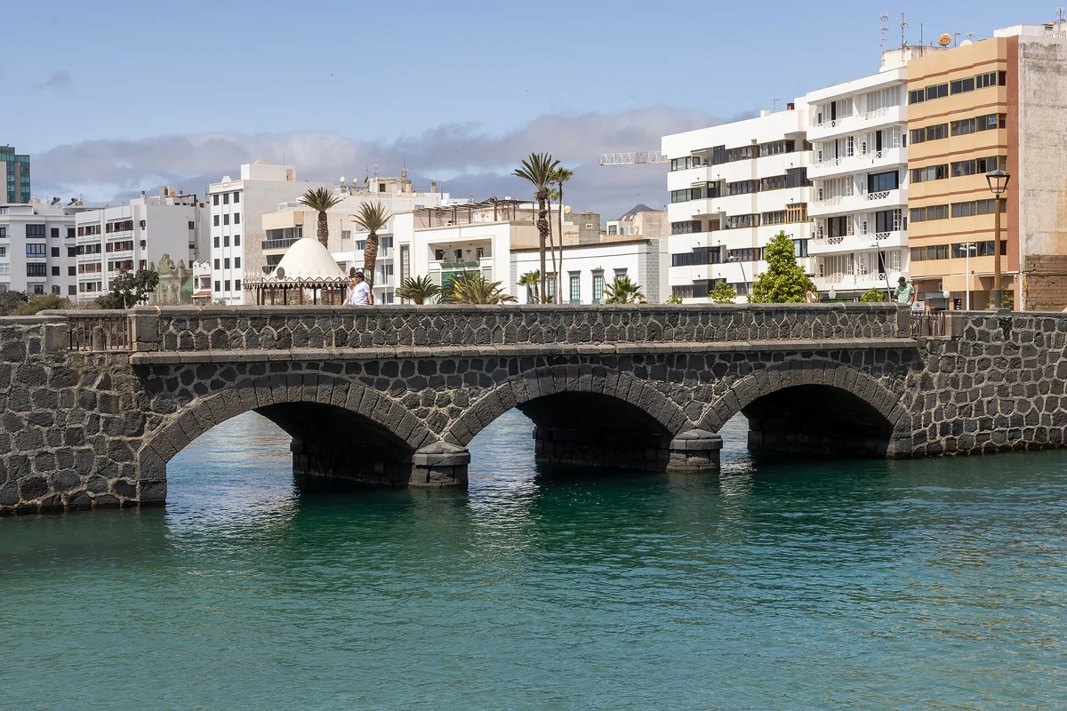 San Gabriel y el Puente de las Bolas, el gran símbolo defensivo, Arrecife