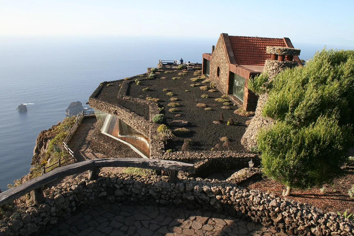Mirador de La Peña, César Manrique frente al valle de El Golfo, El Hierro