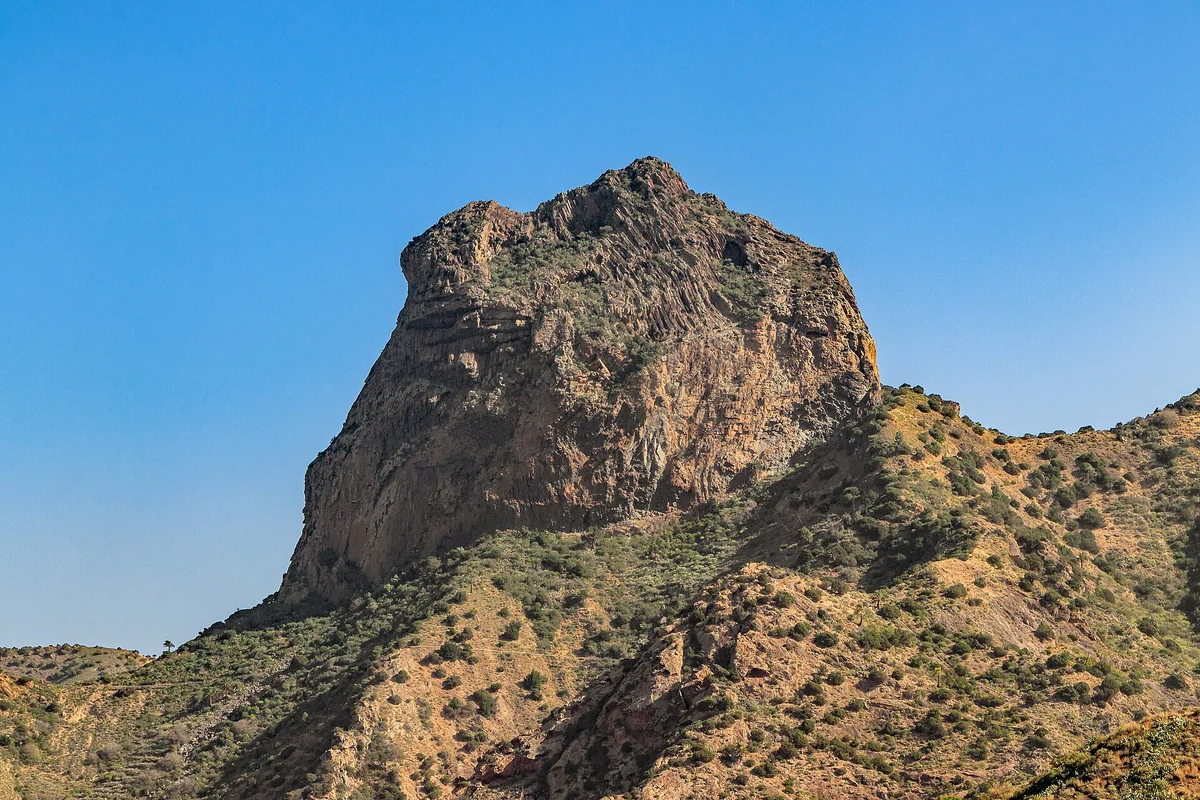 Vallehermoso, casco tranquilo y montaña vertical, La Gomera