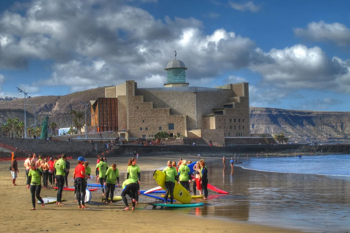 El Auditorio Alfredo Kraus, final monumental del paseo, Las Palmas de Gran Canaria