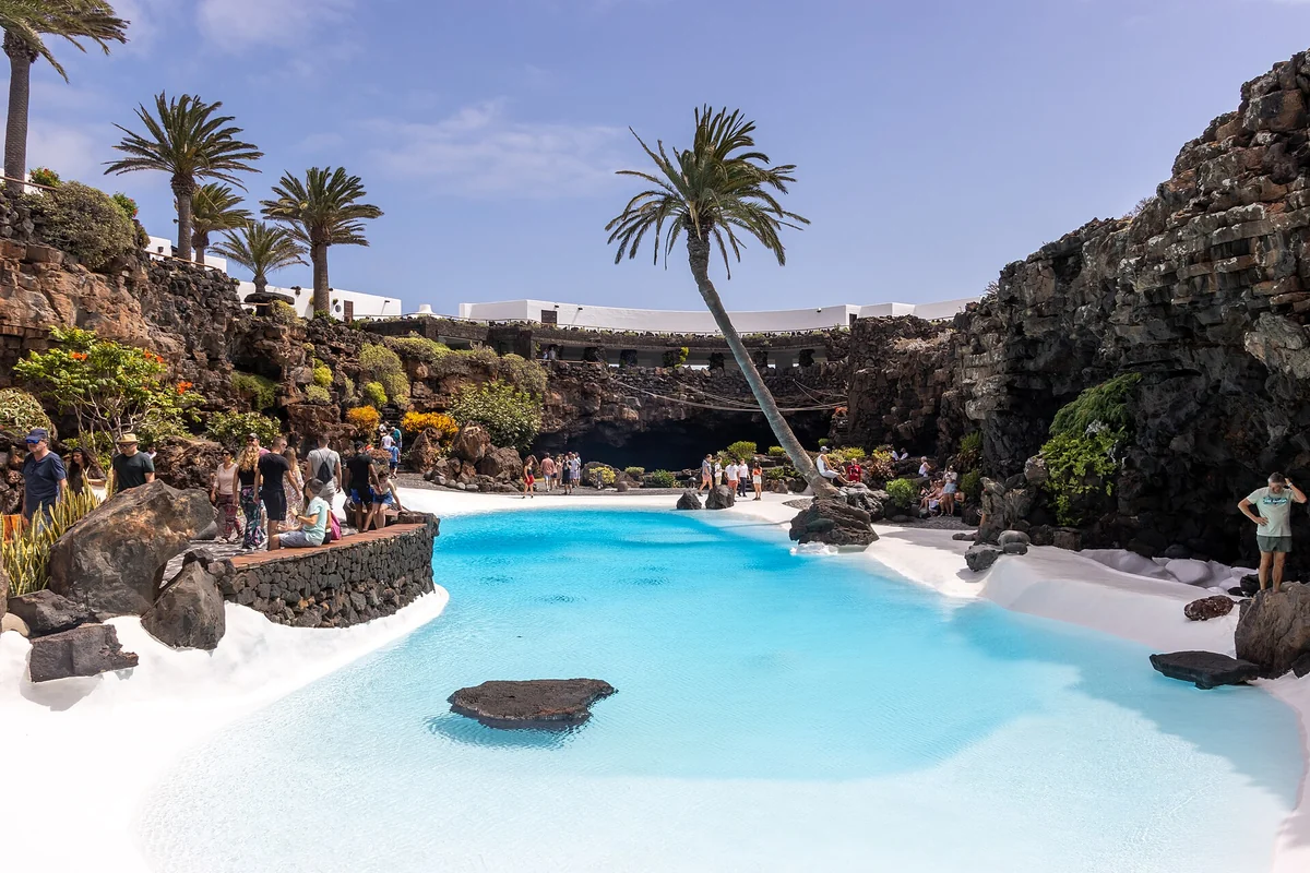 Jameos del Agua, naturaleza volcánica convertida en arquitectura, Lanzarote