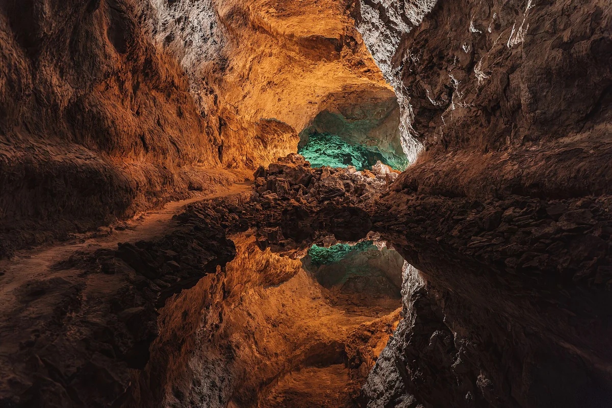 Cueva de los Verdes, entrar en el tubo volcánico de La Corona, Lanzarote