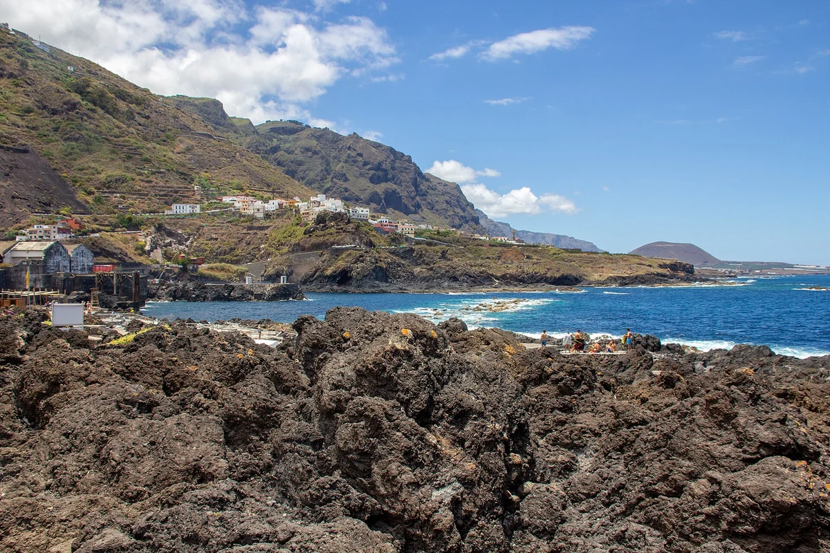 Garachico, lava de 1706 y baño entre rocas, Tenerife