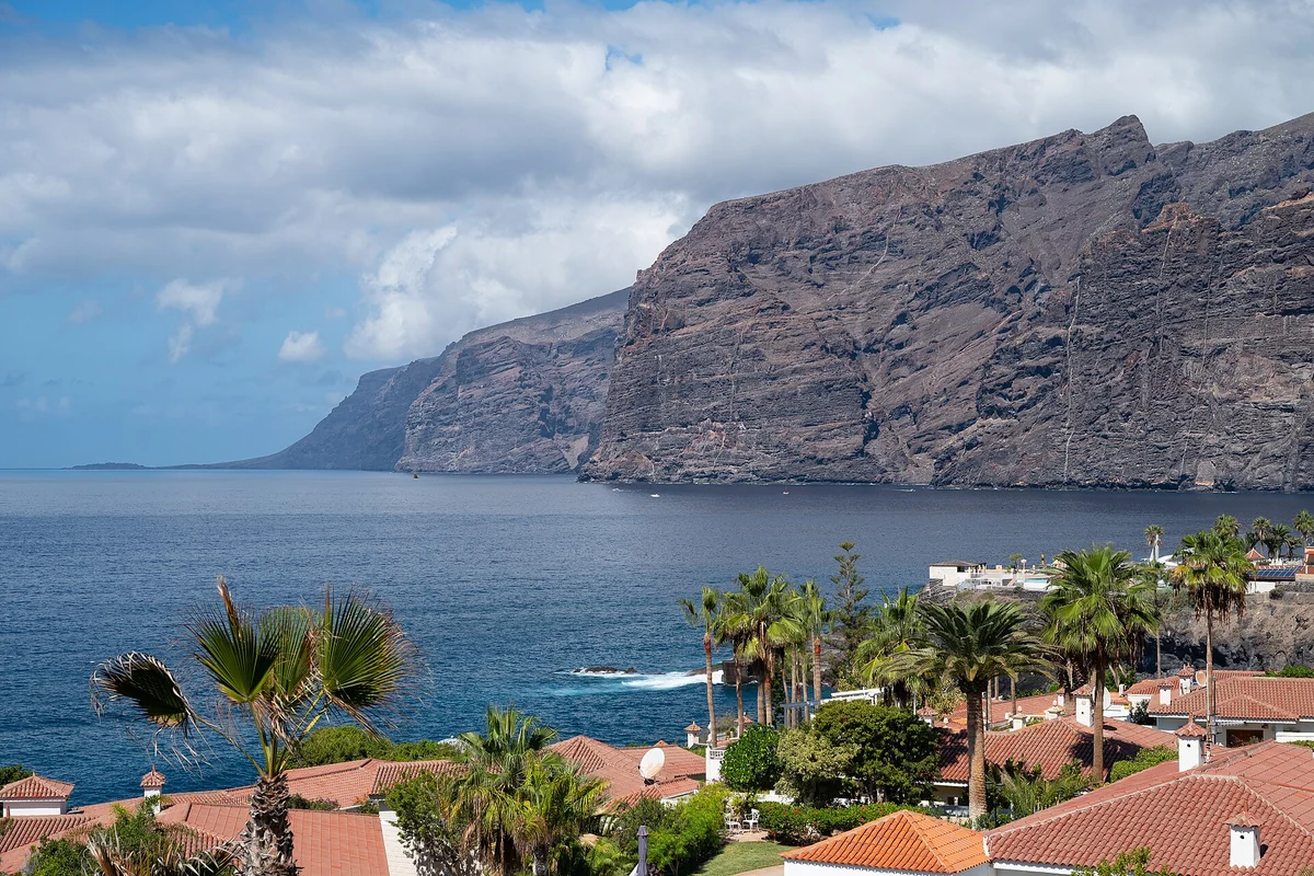 Los Gigantes, el muro de Teno sobre el Atlántico, Tenerife